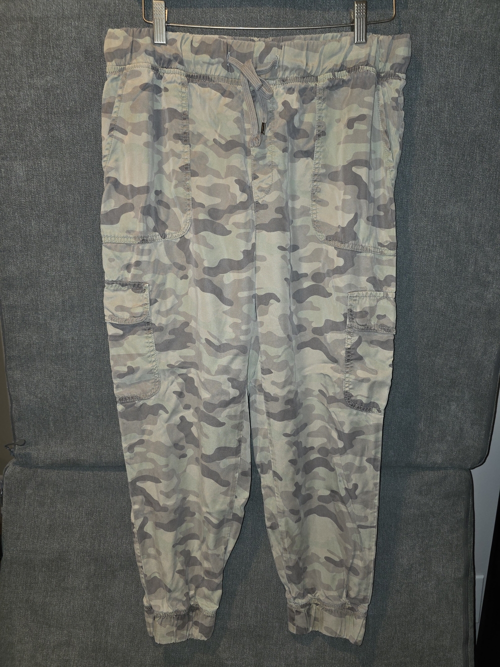 American Eagle Camo Cargo Pants Size Large Inseam 26 In. Waist 17.5-19.5 In
